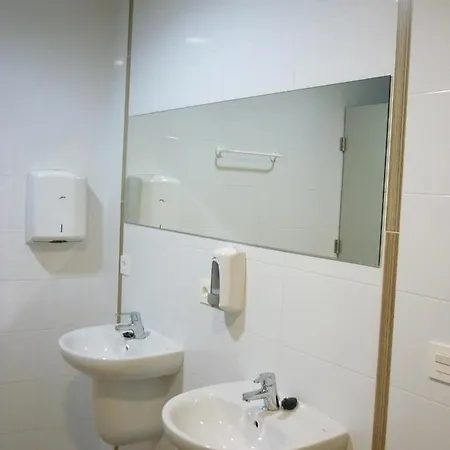 بيت شباب Pension-albergue Puente Ribeira *