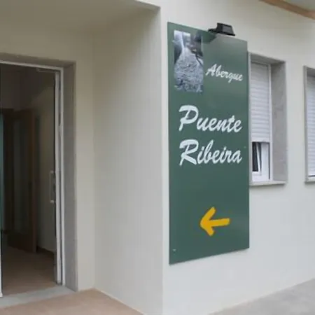 Pension-albergue Puente Ribeira بيت شباب ساريا