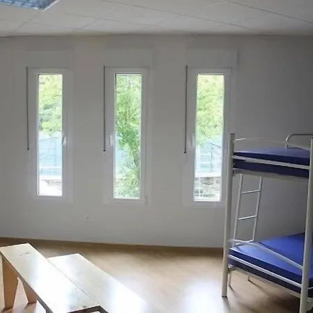 Pension-albergue Puente Ribeira بيت شباب *