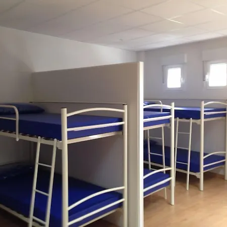 بيت شباب Pension-albergue Puente Ribeira *