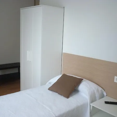 Pension-albergue Puente Ribeira אכסניה