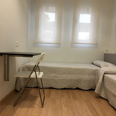 Pension-albergue Puente Ribeira بيت شباب