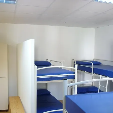 بيت شباب Pension-albergue Puente Ribeira *